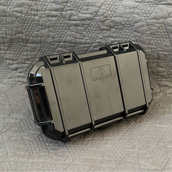 Seahorse SE57 Micro Hard Protective Case in black with rubber boot interior - Picture 9 of 15